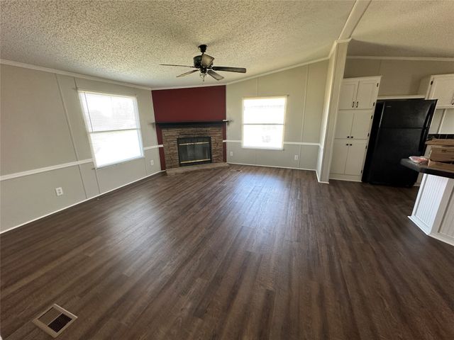 831 Holiday Drive, Ponder, TX 76259