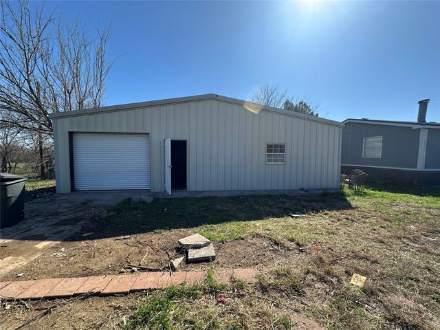 831 Holiday Drive, Ponder, TX 76259