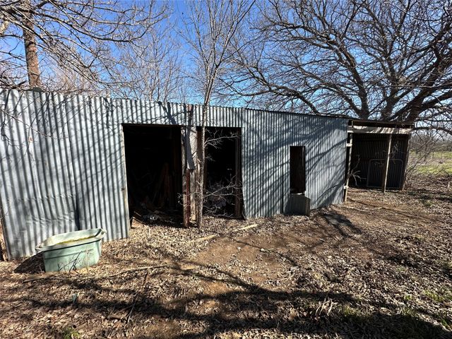 831 Holiday Drive, Ponder, TX 76259