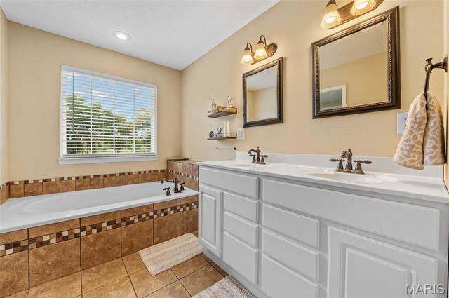 1411 Biscay, Edwardsville, IL 62025
