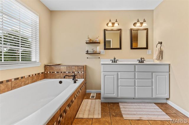 1411 Biscay, Edwardsville, IL 62025