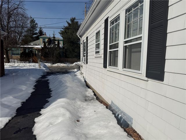 39 Hillview Avenue, Providence, RI 02908