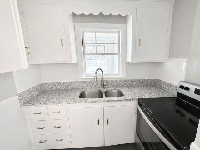 39 Hillview Avenue, Providence, RI 02908