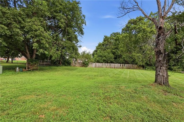 8705 Tennessee Avenue, Raytown, MO 64138