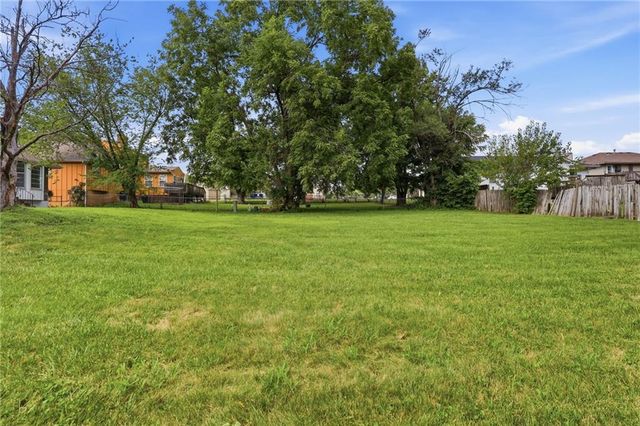 8705 Tennessee Avenue, Raytown, MO 64138