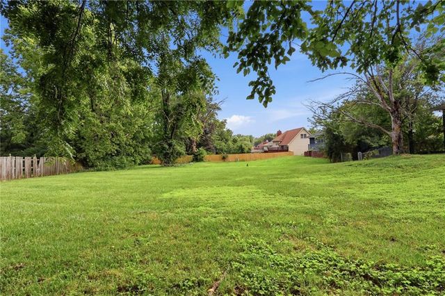 8705 Tennessee Avenue, Raytown, MO 64138