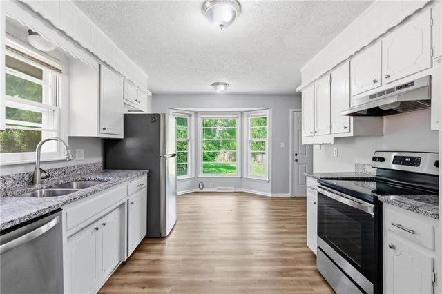 8705 Tennessee Avenue, Raytown, MO 64138