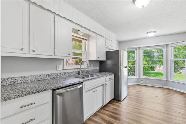 8705 Tennessee Avenue, Raytown, MO 64138