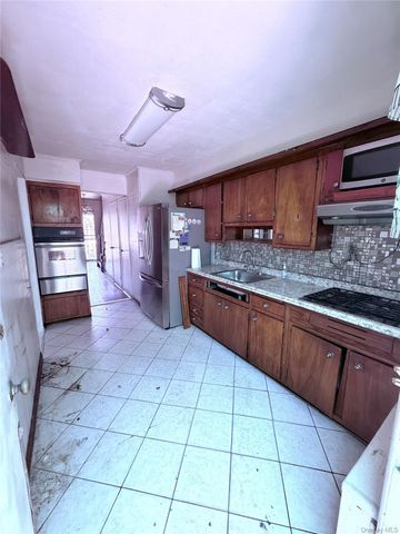 11815 Springfield Boulevard, Springfield Gardens, NY 11411