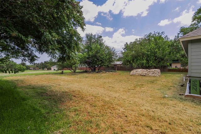 114 Wren ST, Highland Haven, TX 78654