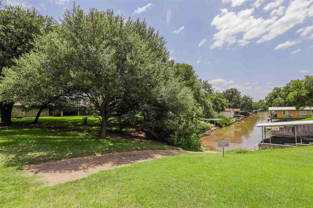 114 Wren ST, Highland Haven, TX 78654