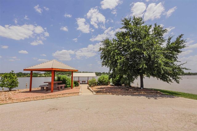 114 Wren ST, Highland Haven, TX 78654