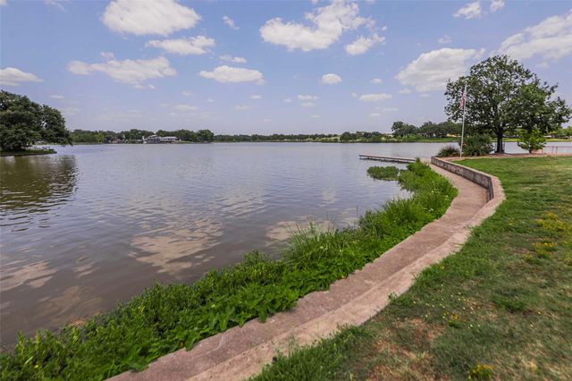 114 Wren ST, Highland Haven, TX 78654