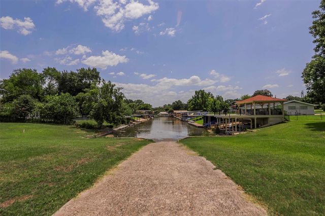 114 Wren ST, Highland Haven, TX 78654
