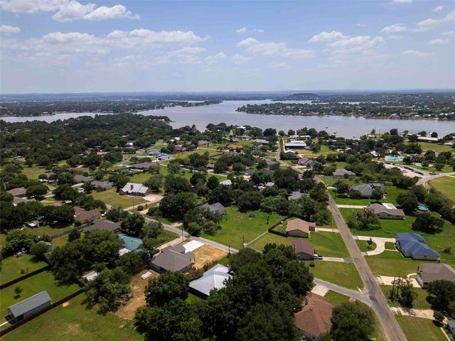 114 Wren ST, Highland Haven, TX 78654