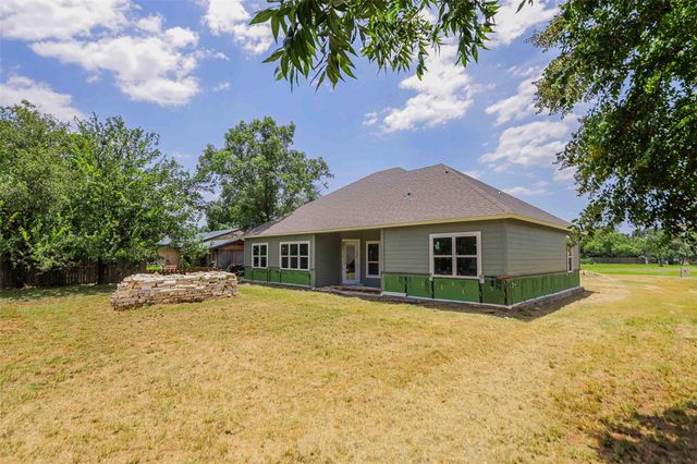 114 Wren ST, Highland Haven, TX 78654