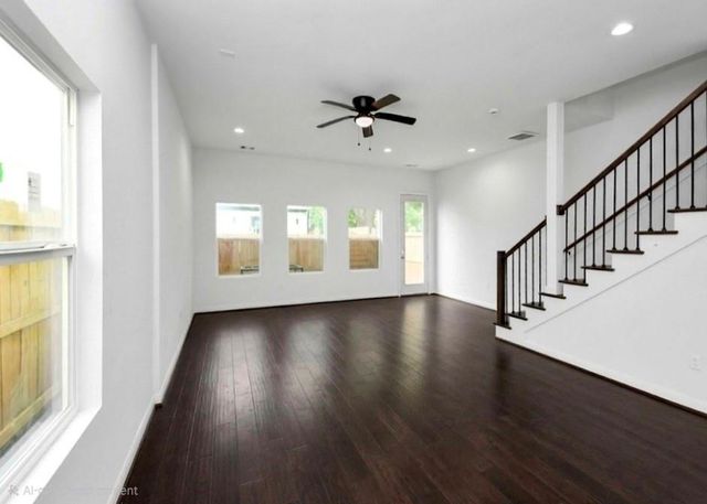 4012 Mckinley Street, Houston, TX 77051