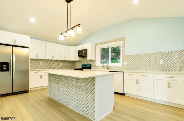 103 Vreeland Ave, Bloomingdale Boro, NJ 07403