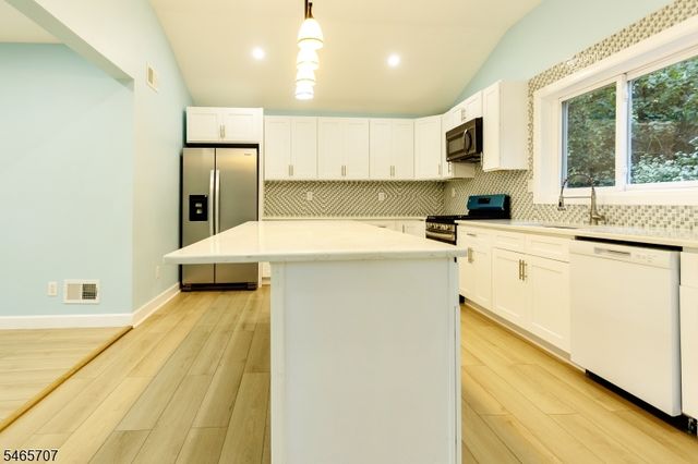 103 Vreeland Ave, Bloomingdale Boro, NJ 07403