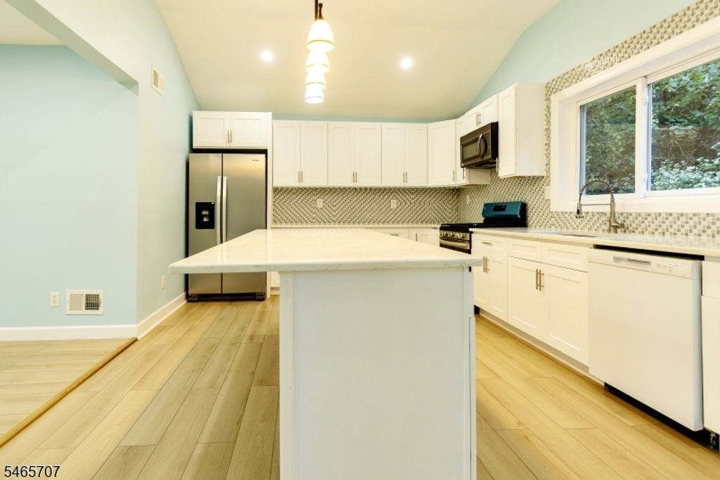 103 Vreeland Ave, Bloomingdale Boro, NJ 07403 — photo 5