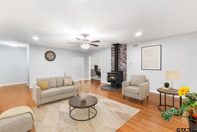 109 King Lyle Rd, Scroggins, TX 75480