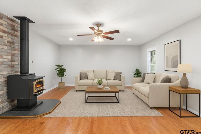 109 King Lyle Rd, Scroggins, TX 75480