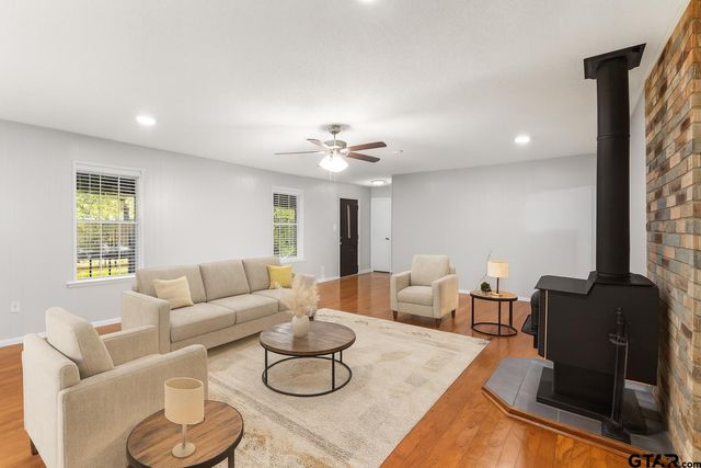 109 King Lyle Rd, Scroggins, TX 75480