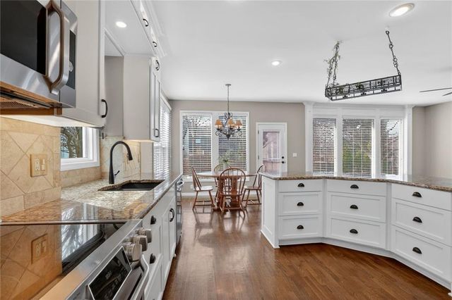 9419 W 124th Terrace, Overland Park, KS 66213