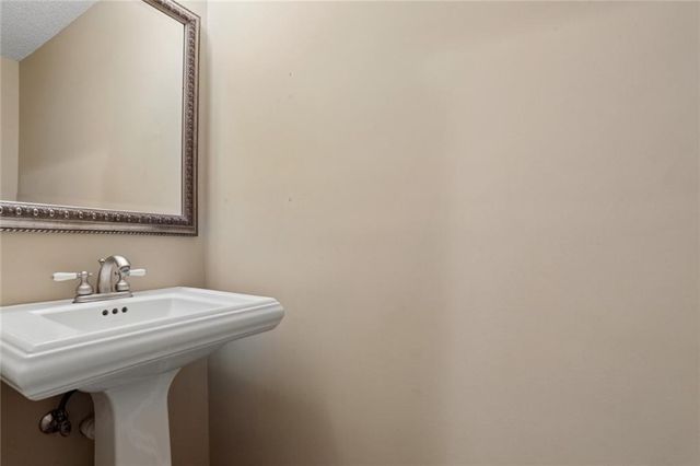 9419 W 124th Terrace, Overland Park, KS 66213