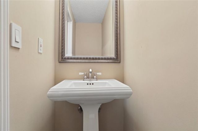 9419 W 124th Terrace, Overland Park, KS 66213