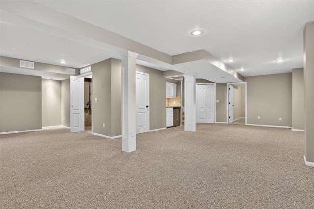 9419 W 124th Terrace, Overland Park, KS 66213