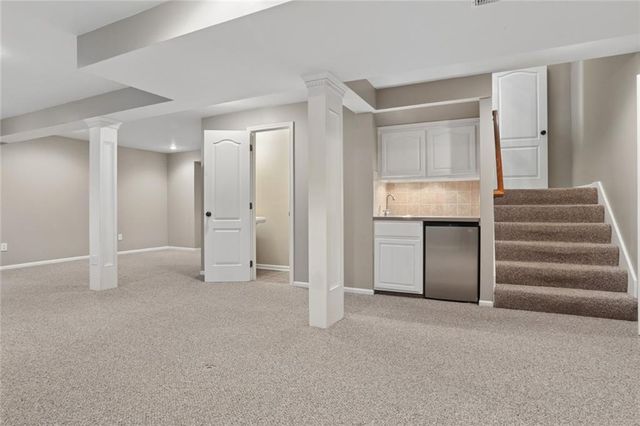 9419 W 124th Terrace, Overland Park, KS 66213