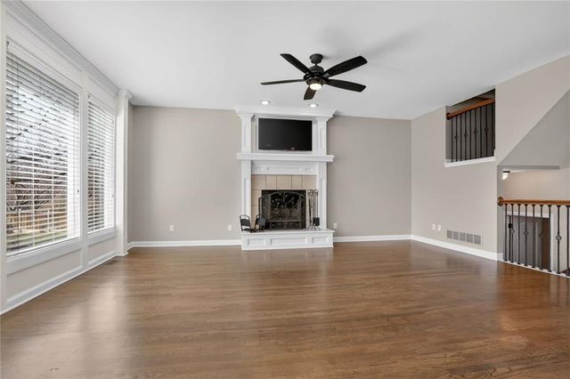 9419 W 124th Terrace, Overland Park, KS 66213