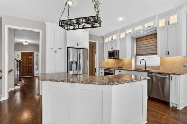 9419 W 124th Terrace, Overland Park, KS 66213