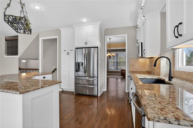 9419 W 124th Terrace, Overland Park, KS 66213