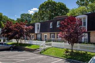 100 Villa D'est Drive A-08, Coram, NY 11727