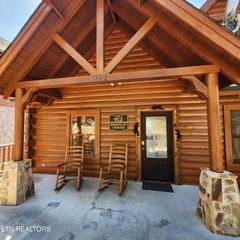 912 Black Bear Cub Way, Sevierville, TN 37862