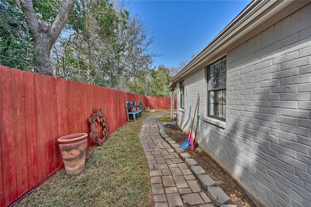 540 Hickory Creek Road, Bellville, TX 77418