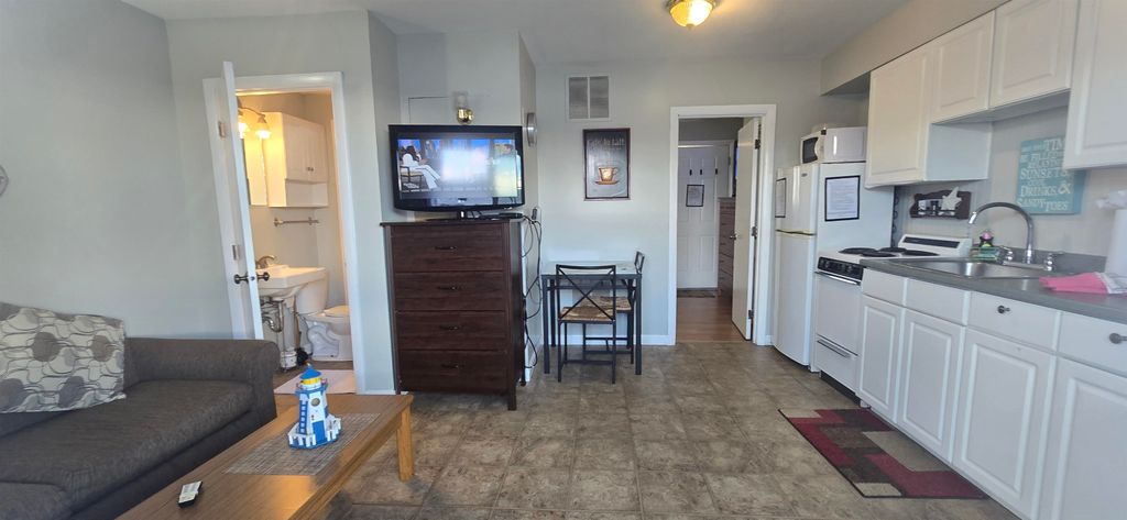 Image 4 of property listing at 12 G St Apt 43, Hampton, NH 03842