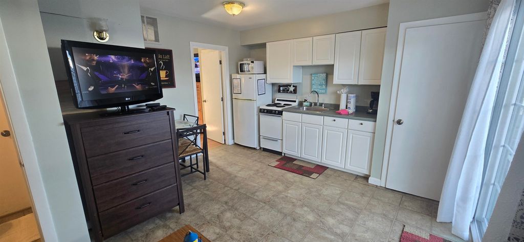 Image 5 of property listing at 12 G St Apt 43, Hampton, NH 03842
