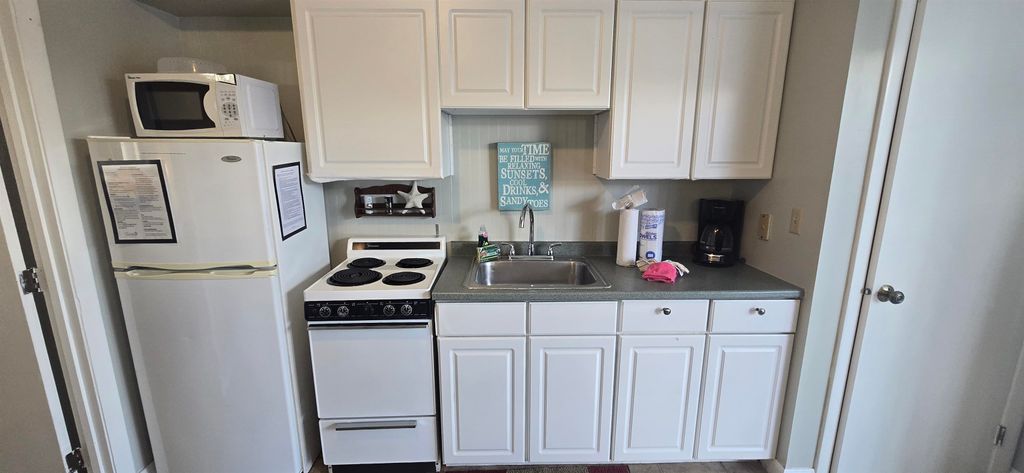 Image 6 of property listing at 12 G St Apt 43, Hampton, NH 03842