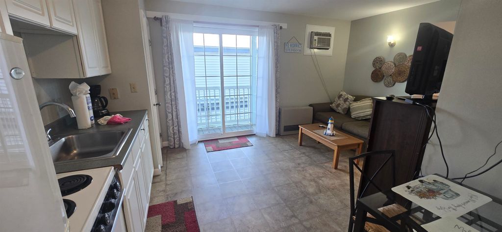 Image 7 of property listing at 12 G St Apt 43, Hampton, NH 03842