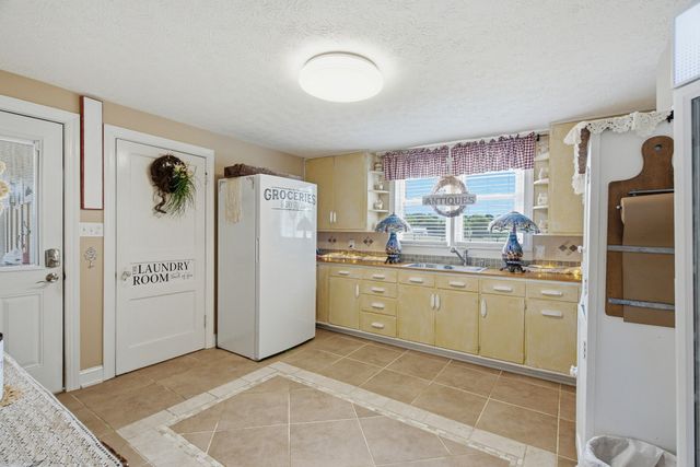 9803 Burgess Gower Rd, Cedar Hill, TN 37032