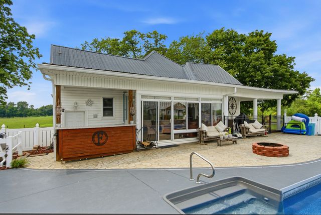 9803 Burgess Gower Rd, Cedar Hill, TN 37032