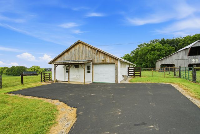 9803 Burgess Gower Rd, Cedar Hill, TN 37032
