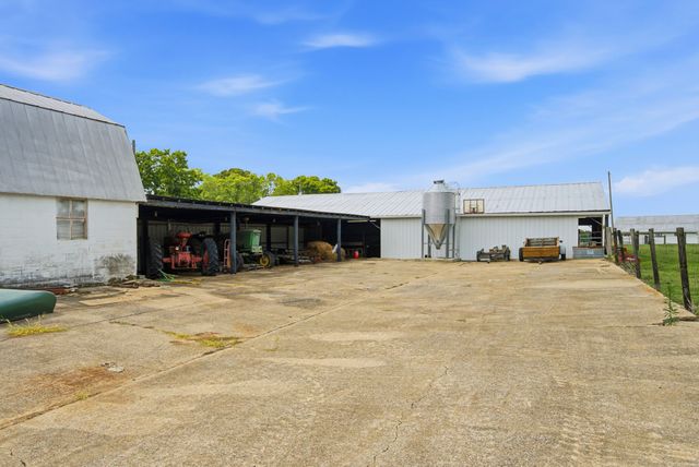 9803 Burgess Gower Rd, Cedar Hill, TN 37032