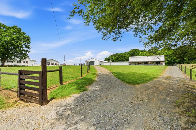 9803 Burgess Gower Rd, Cedar Hill, TN 37032