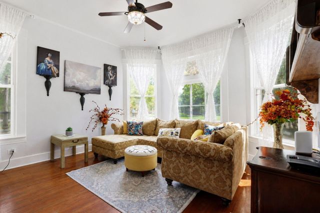 410 S Carroll Street, La Porte, TX 77571