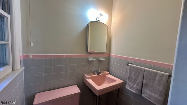 24 Valley View Rd, Hillside Twp., NJ 07205