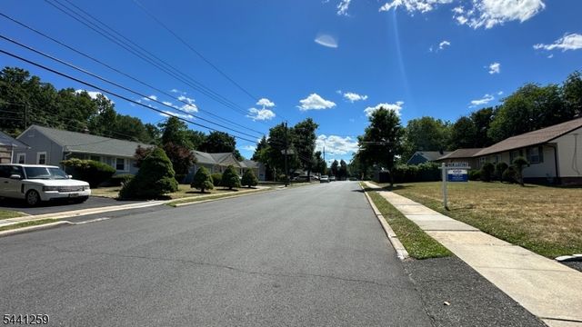 24 Valley View Rd, Hillside Twp., NJ 07205